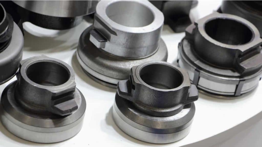 Sankabos išminamojo guolio keitimas