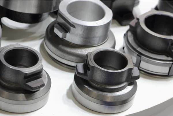 Sankabos išminamojo guolio keitimas