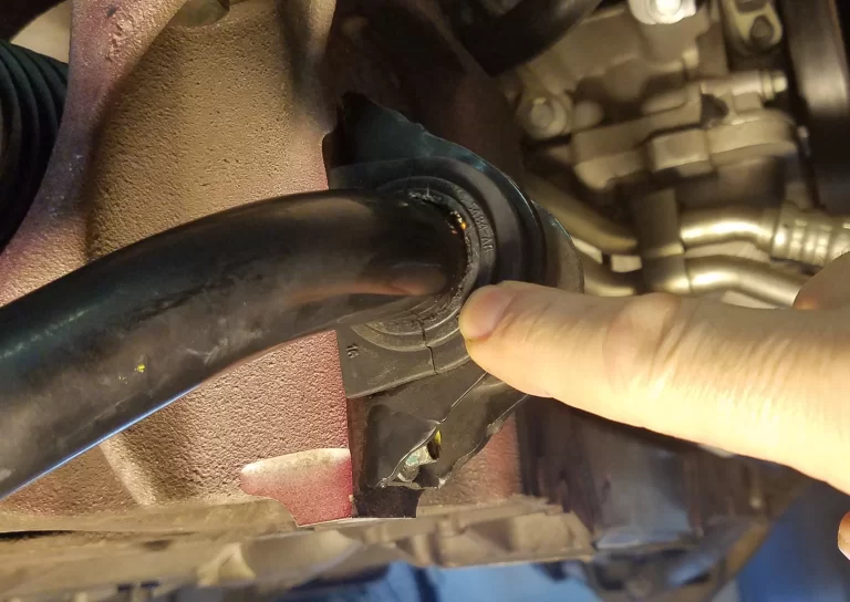 Stabilizatoriaus įvorės keitimas