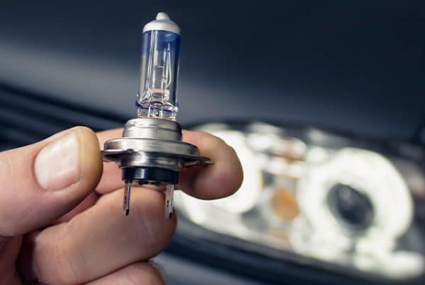 Šviesų žibintų reguliavimas lempučių keitimas