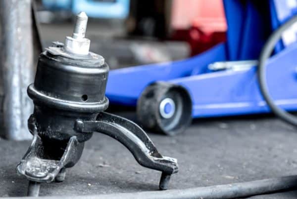 Variklio pagalvės keitimas