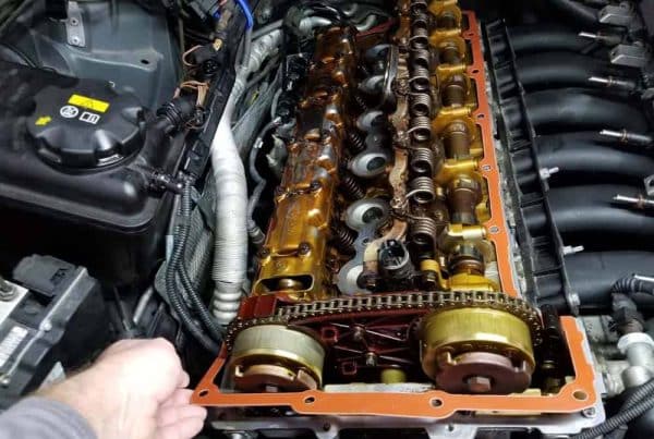 Vožtuvų dangtelio tarpinės keitimas