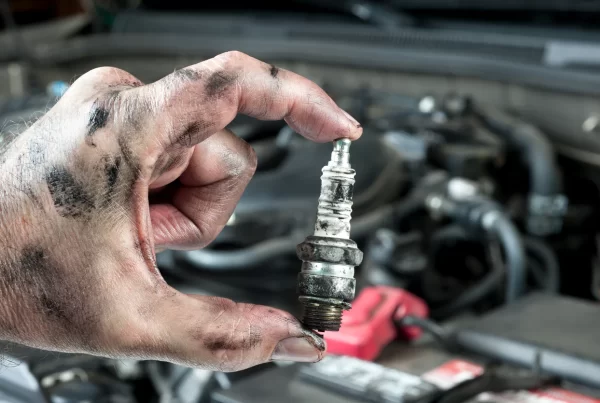 Žvakių patikra ir keitimas